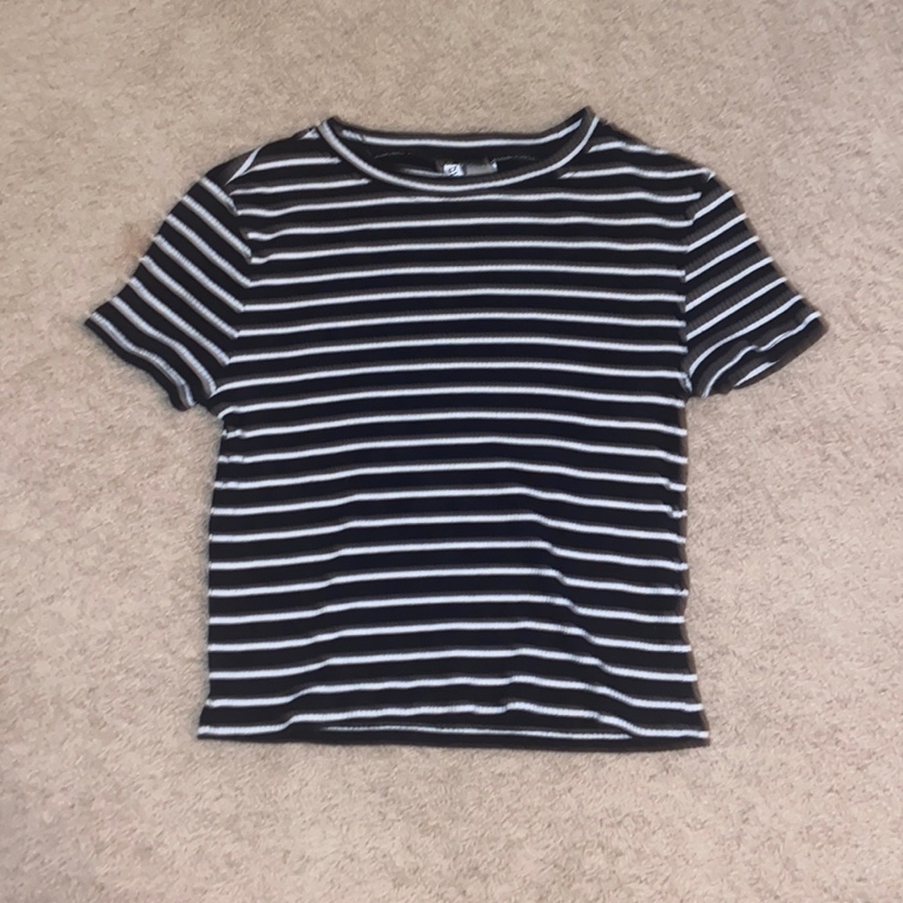 h&m medium striped black and white crop top